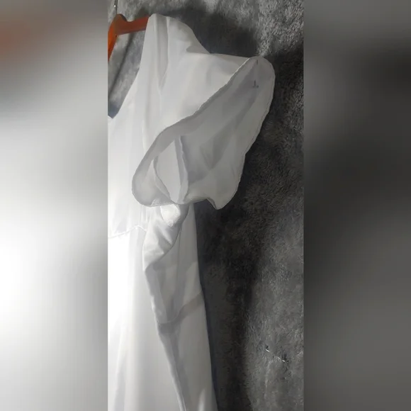 Calito White Wedding Dress - Picture 8 of 11